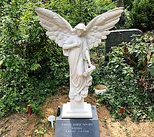 Grabdenkmal mit Engel Skulptur