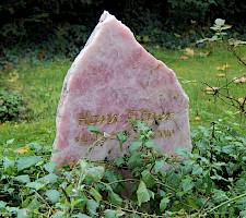 Grabstein, Material Rosenquarz