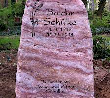 Grabmal aus Odenwald-Quarzit