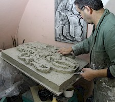 Modellierungsarbeiten an einem Wappen